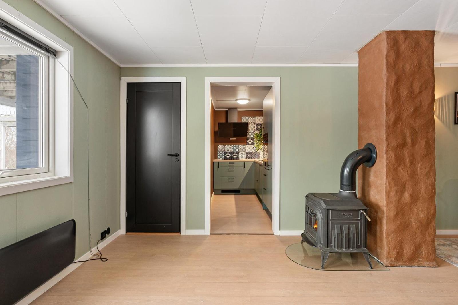 And Newly Renovated For Rent Apartment *